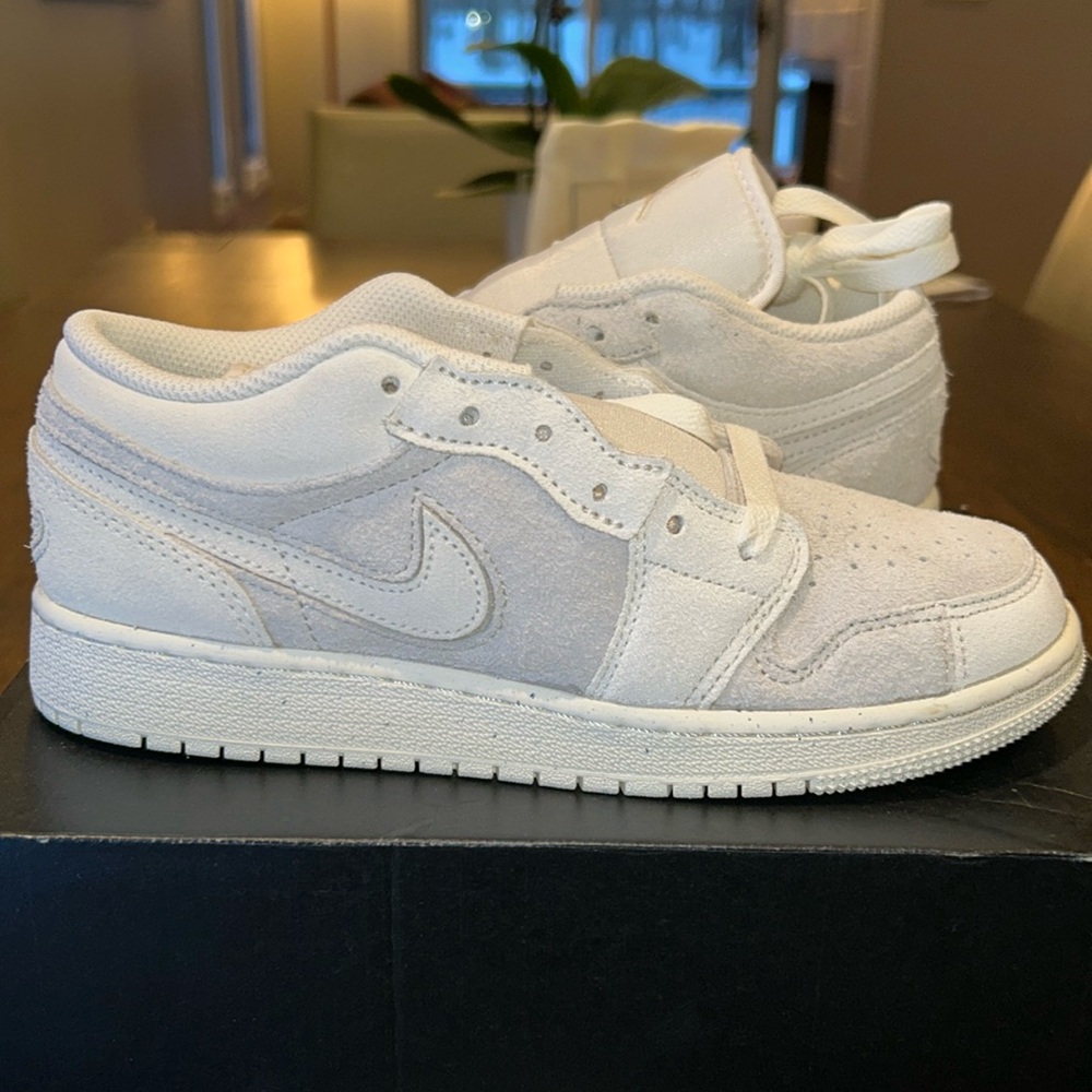 Brand new unworn Air Jordan 1 Low SE Craft Sneaker